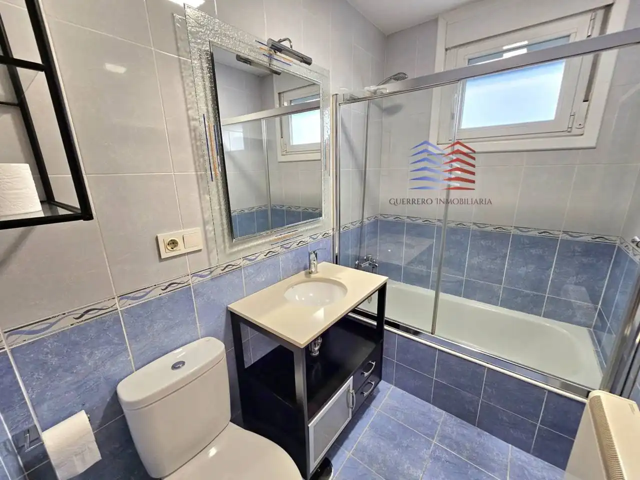 Baño de Estudio de alquiler en Ourense Capital  con Calefacción, Parquet y Trastero