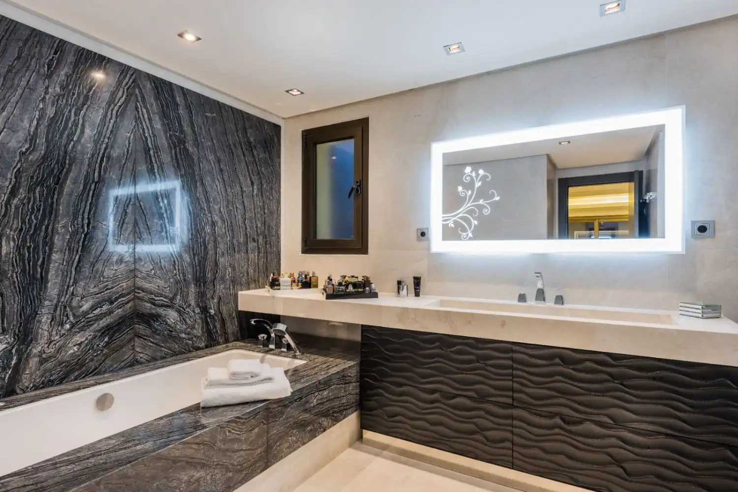 Baño de Casa o chalet de alquiler en Marbella con Aire acondicionado, Calefacción y Terraza