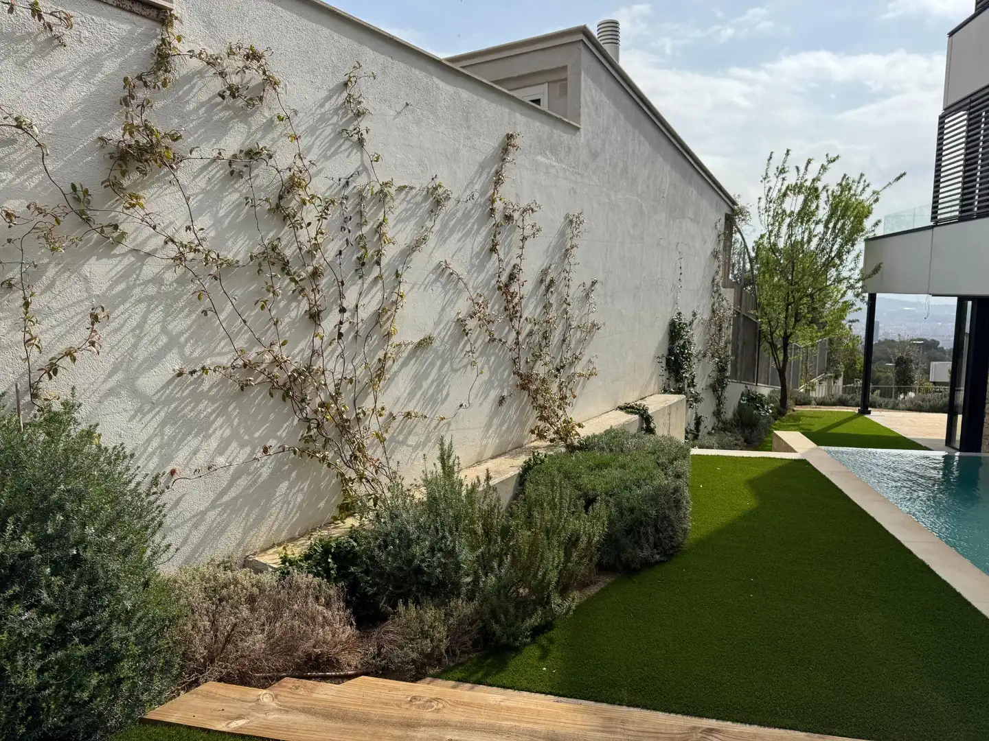 Vista exterior de Casa o chalet en venta en Barcelona con Aire acondicionado, Calefacción y Jardín privado