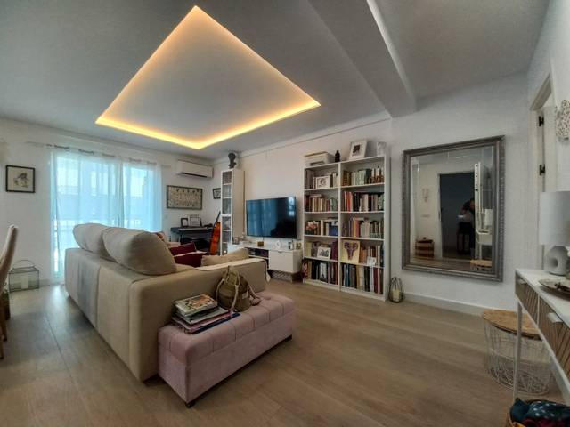 Piso en Venta en Calle Almadén de la Plata, 16 en Cruz Roja