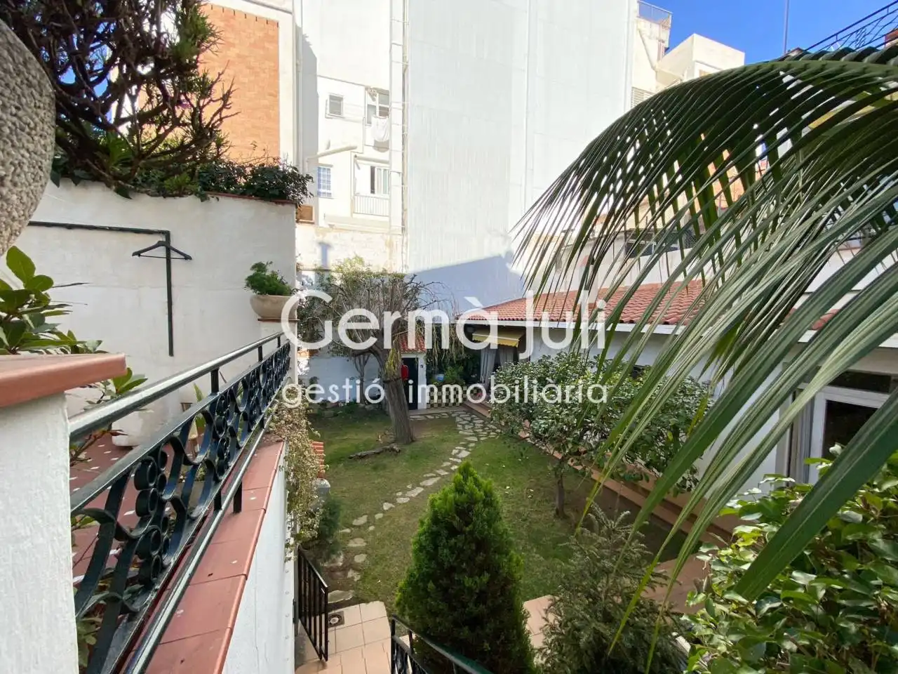 Vista exterior de Casa adosada en venta en Badalona con Aire acondicionado, Calefacción y Jardín privado