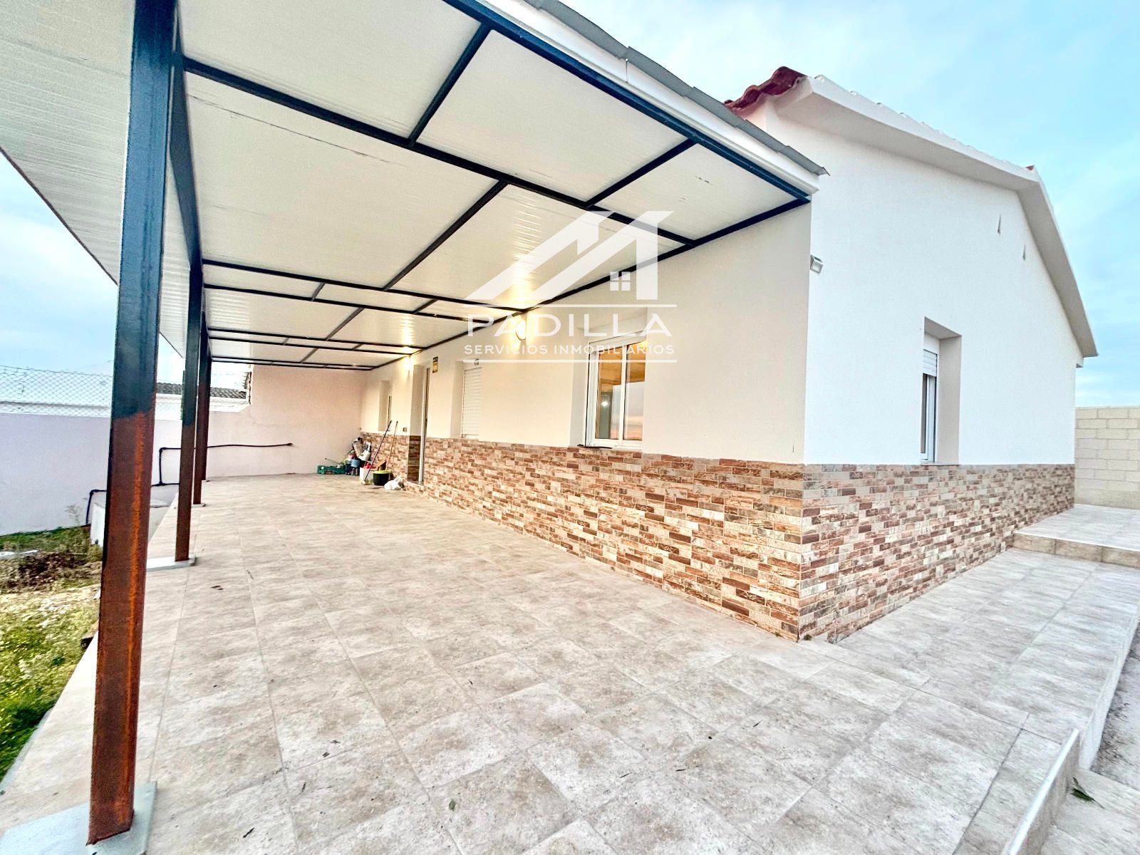 Terrace of Single-family semi-detached for sale in El Viso de San Juan  with Heating