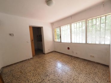 Oficina amb ascensor en venda a Nou Barris