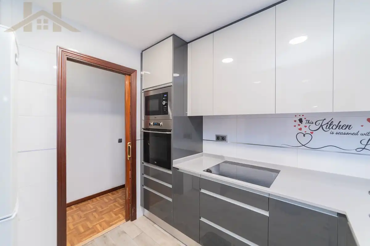 Flat with lift for sale in Calle Viñas, imagen 2