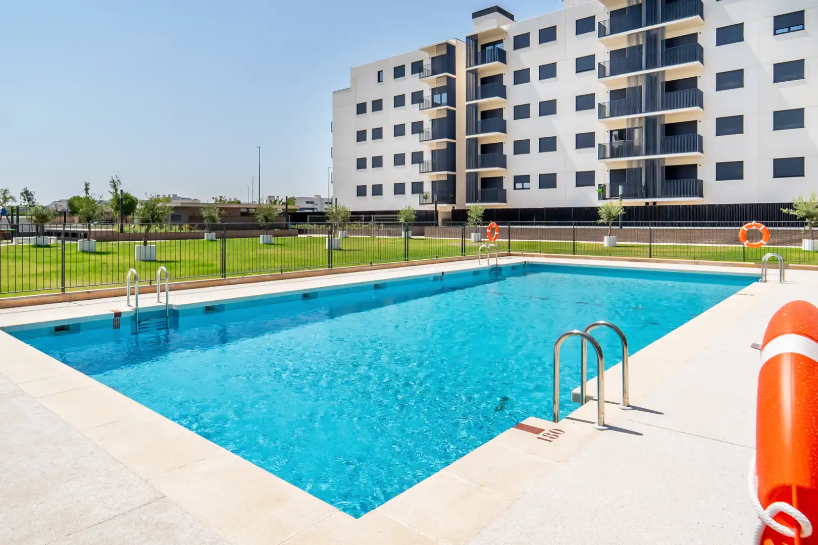 Swimming pool of Flat for rent in Alcalá de Henares  with Air Conditioner, Private garden and Terrace