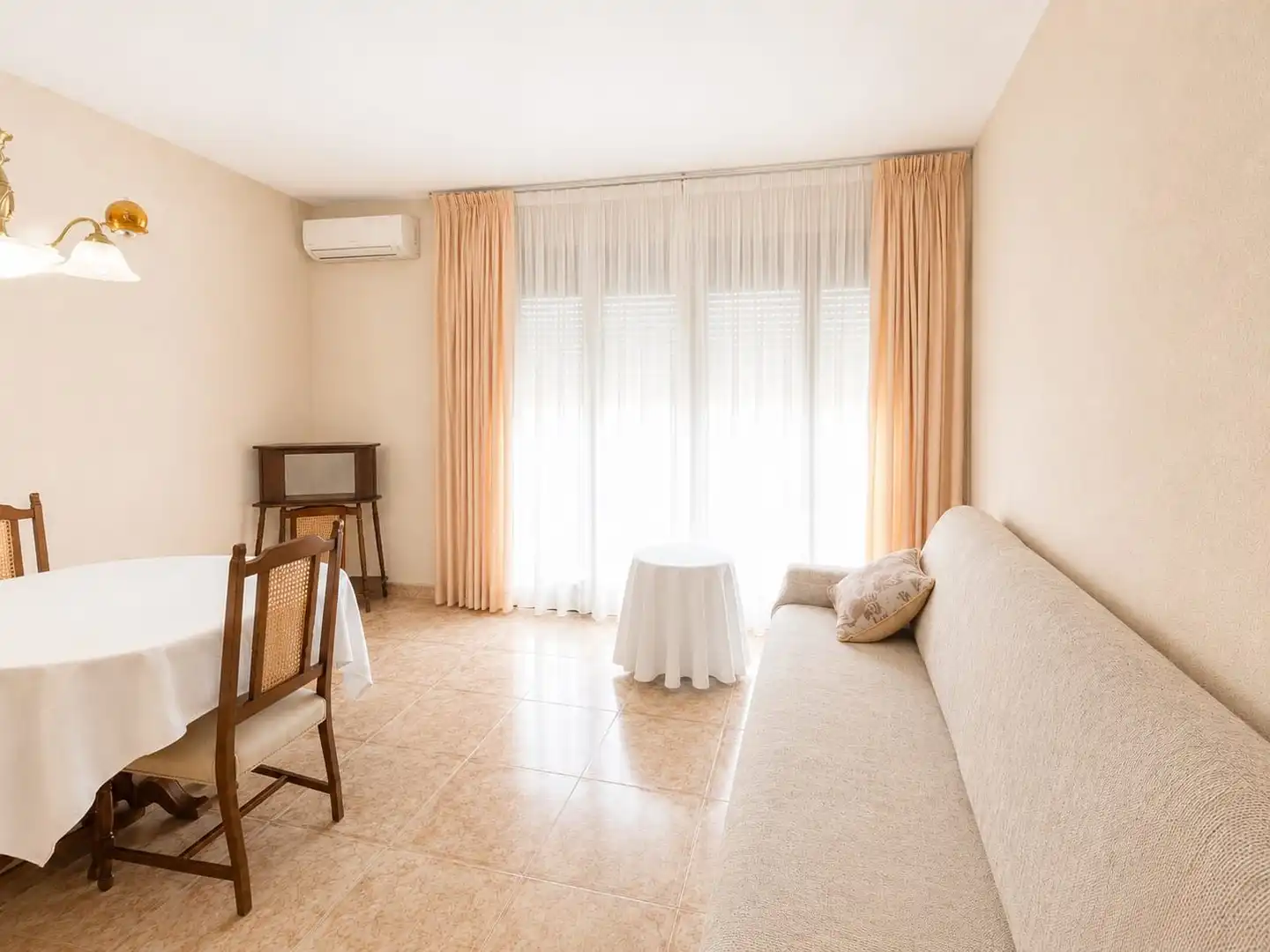 Sala de estar de Casa o chalet en venta en Llorenç del Penedès con Jardín privado y Amueblado