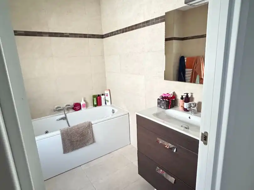 Casa aparellada amb piscina en venda a Mossen Cinto Verdaguer 10, imagen 14