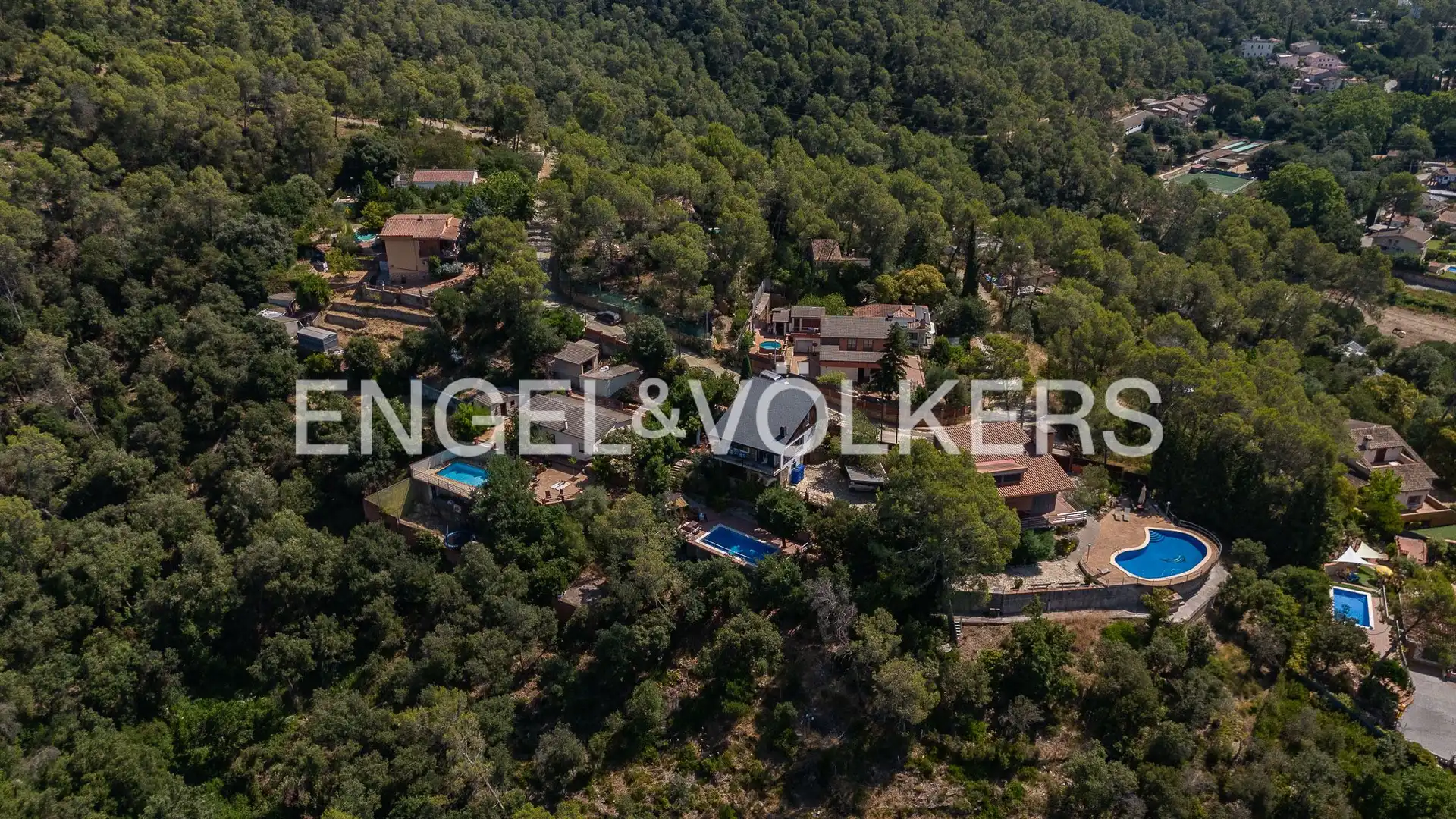 Vista exterior de Casa o xalet en venda en Molins de Rei amb Aire condicionat, Calefacció i Jardí privat