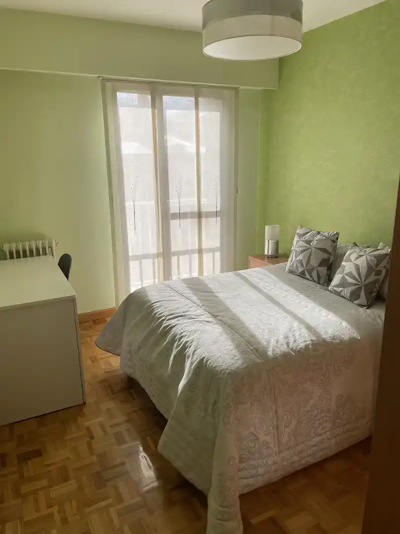 Schlafzimmer von Wohnung zur Miete in  Logroño mit Parkett, Möbliert und Balkon