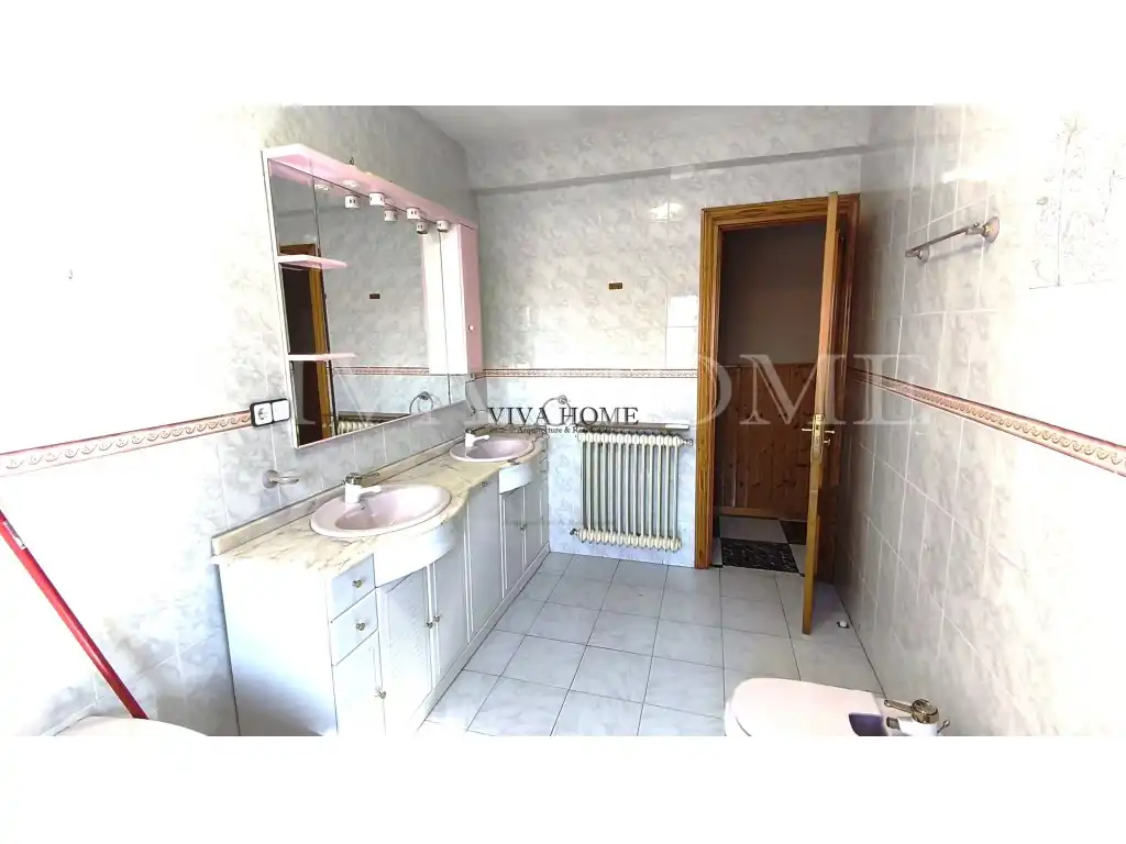 Bathroom of Houses for sale in Arganda del Rey