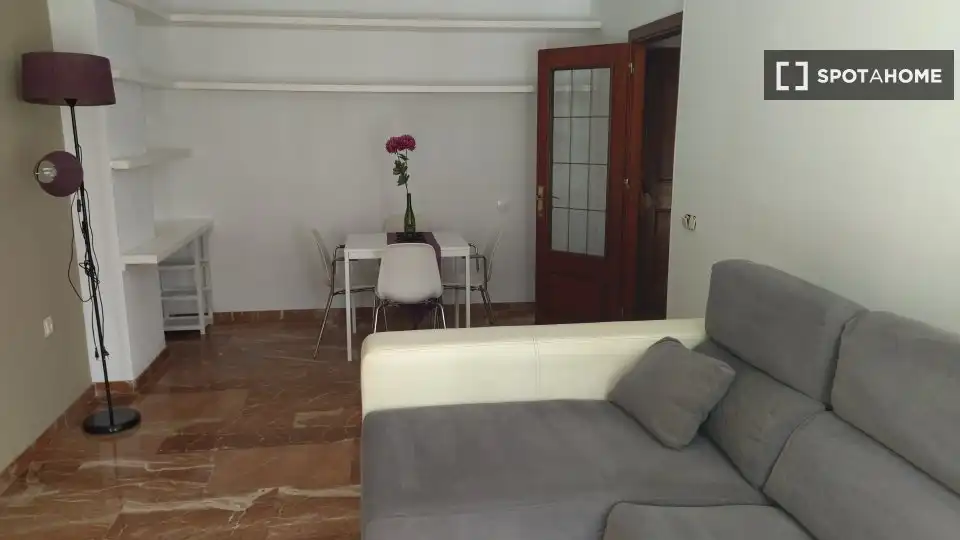 Sala d'estar de Apartament per a compartir en Almería amb Aire condicionat, Terrassa i Moblat