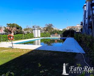 Piscina de Apartament de lloguer en Sanlúcar de Barrameda amb Terrassa, Moblat i Piscina comunitària