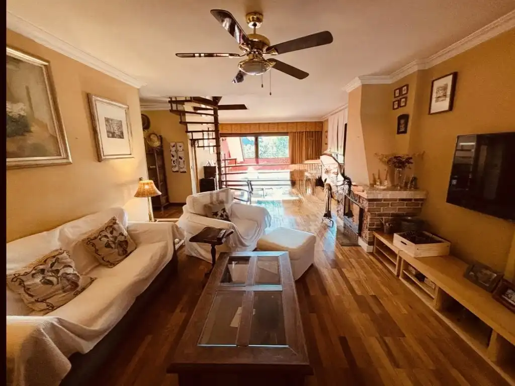 Sala d'estar de Àtic en venda en Rozas Centro