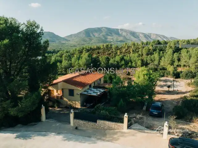 Vista exterior de Casa o xalet en venda en Sierra Engarcerán amb Aire condicionat, Calefacció i Jardí privat