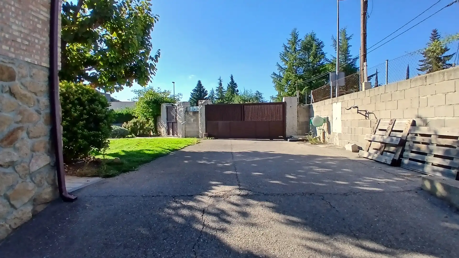 Vista exterior de Casa o xalet en venda en Collado Villalba amb Calefacció, Jardí privat i Terrassa