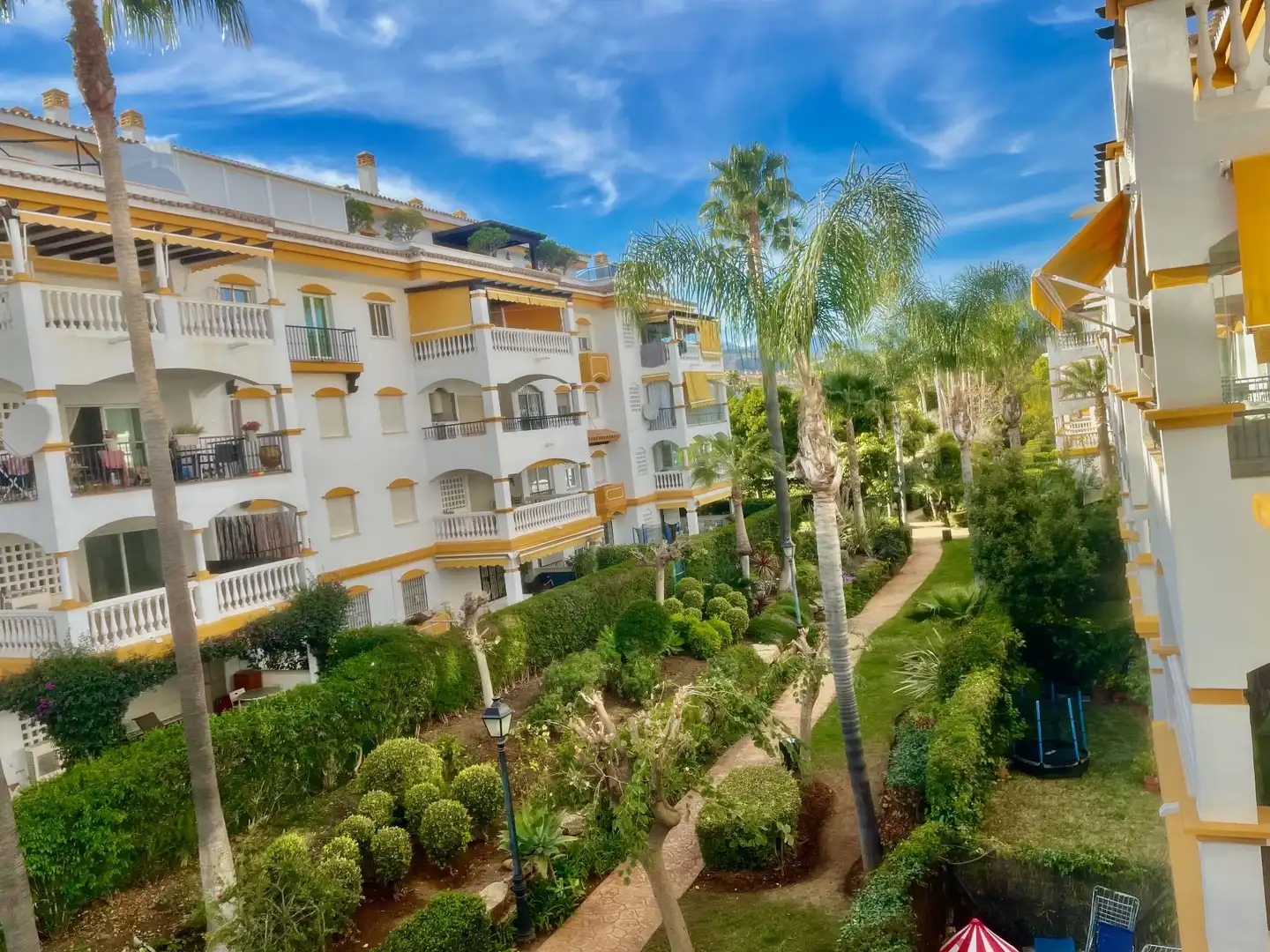 Vista exterior de Apartament de lloguer en Marbella amb Aire condicionat, Moblat i Piscina comunitària