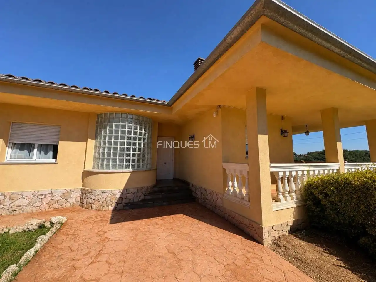 House with pool for sale in Calle Lérida 38
