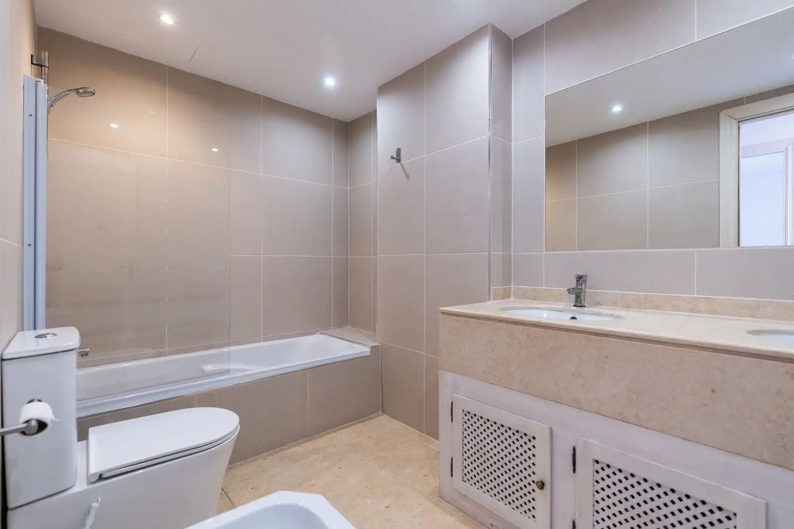 Baño de Ático en venta en Estepona con Aire acondicionado, Terraza y Amueblado