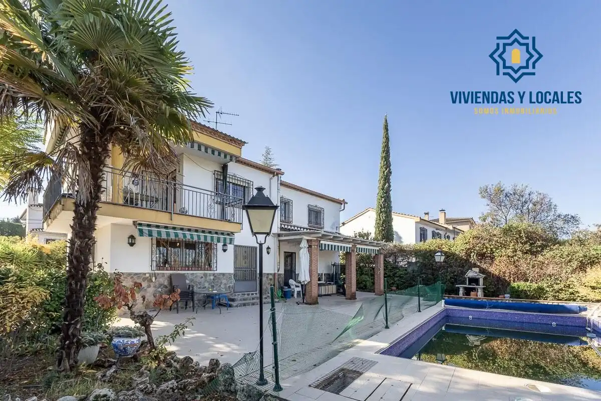 Detached house with pool for sale in Gójar