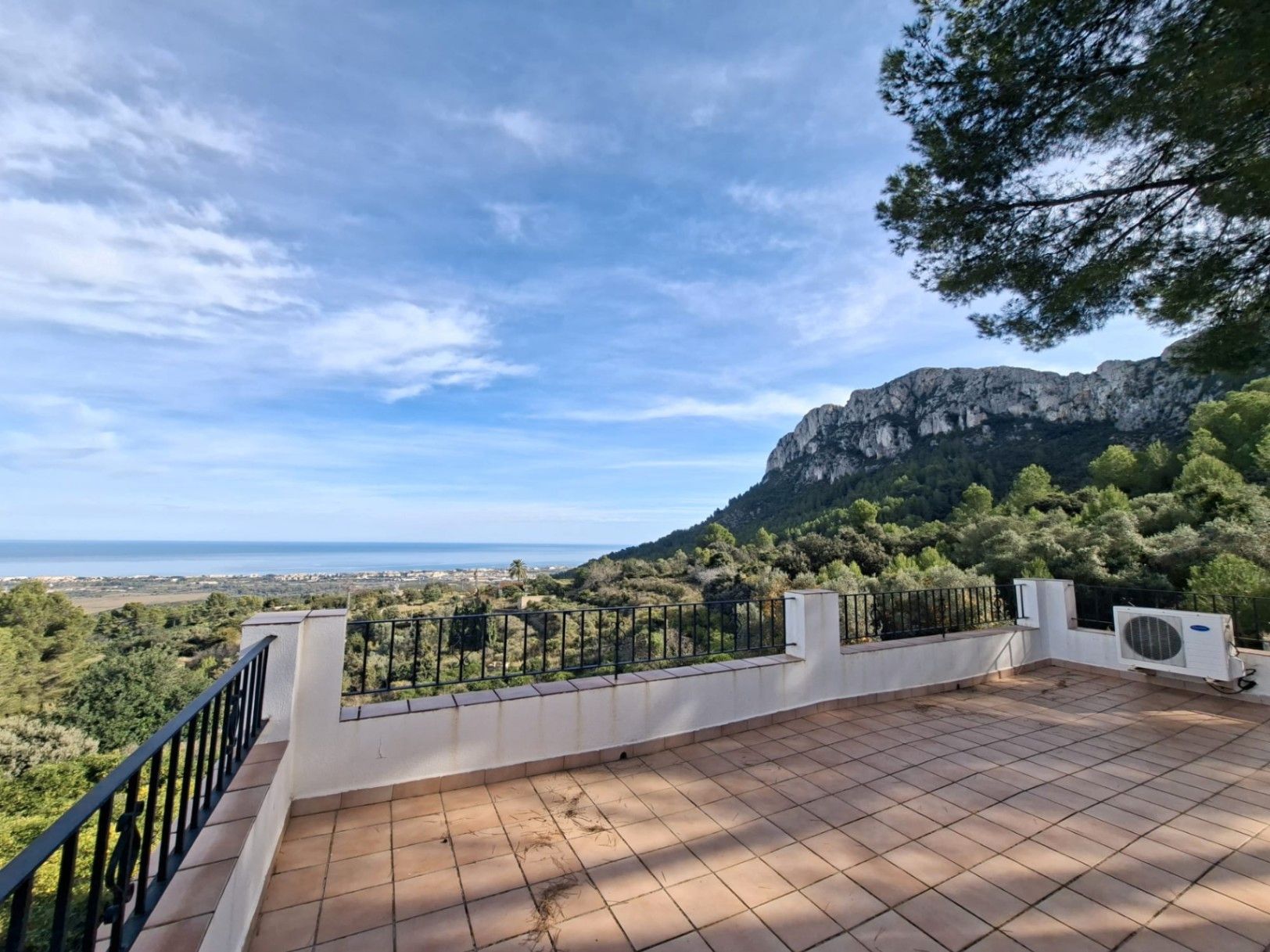 Vista exterior de Casa o xalet en venda en Benimeli amb Aire condicionat, Calefacció i Jardí privat