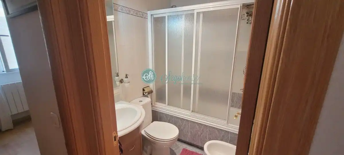 Bathroom of Flat for sale in Segovia  with Heating, Terrace and Furnished