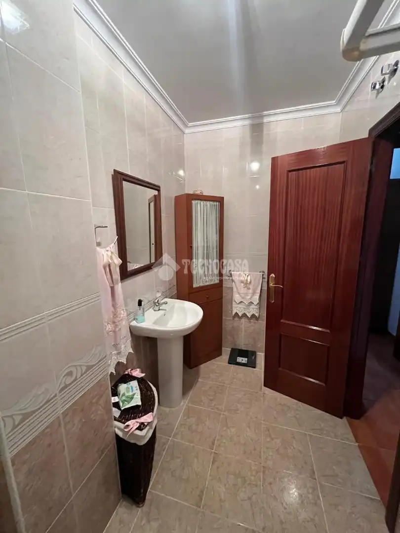 Bathroom of Flat for sale in Dos Hermanas  with Air Conditioner