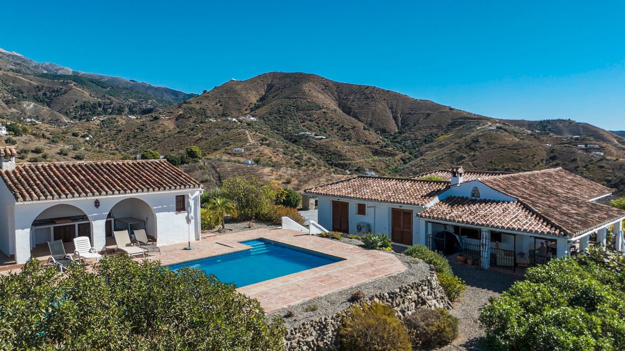 Exterior view of House or chalet for sale in Canillas de Aceituno  with Air Conditioner, Terrace and Swimming Pool