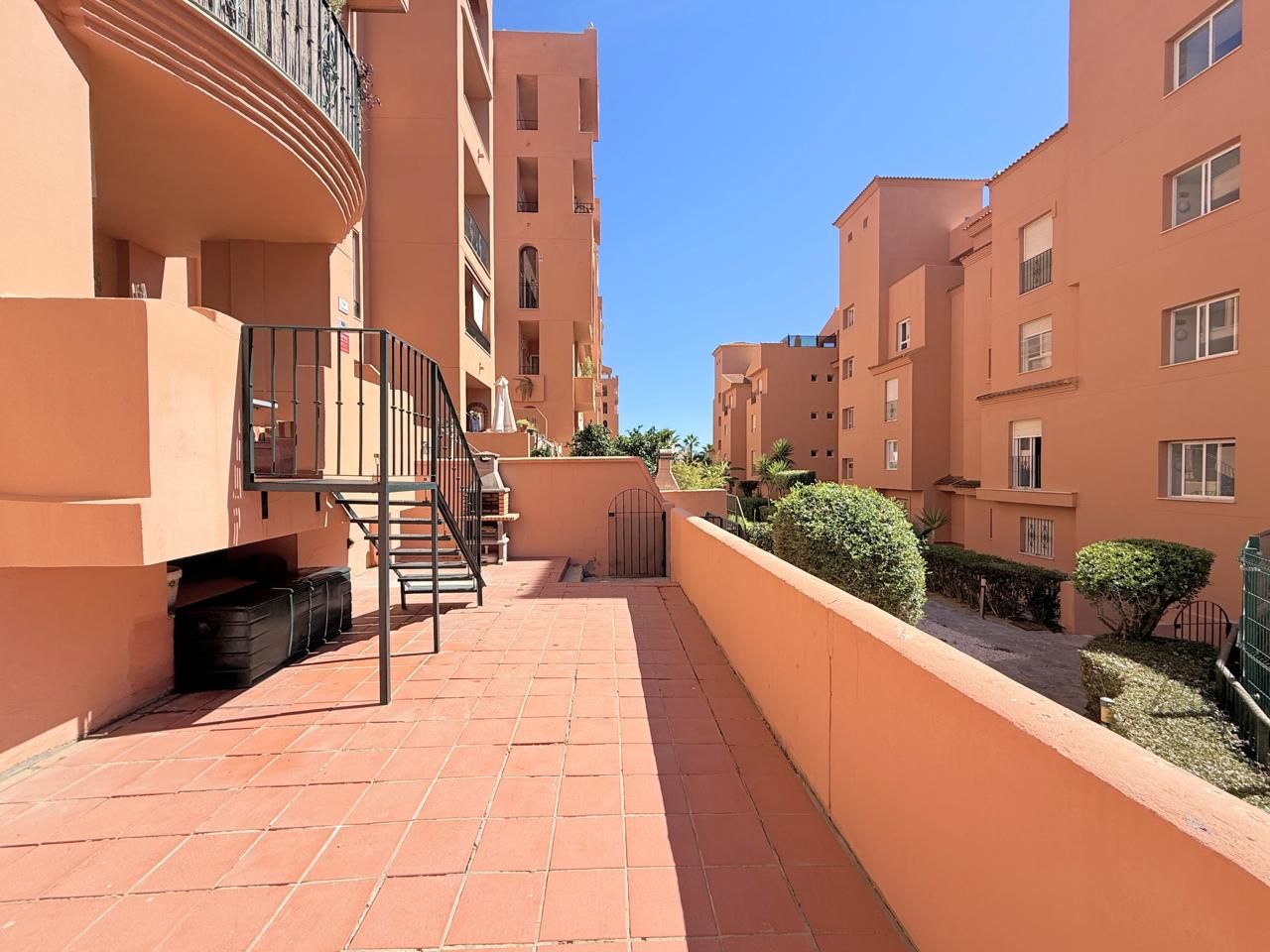 Vista exterior de Apartament en venda en Manilva amb Aire condicionat, Calefacció i Terrassa