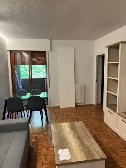 Schlafzimmer von Wohnungen zur Miete in  Pamplona / Iruña mit Heizung, Parkett und Terrasse