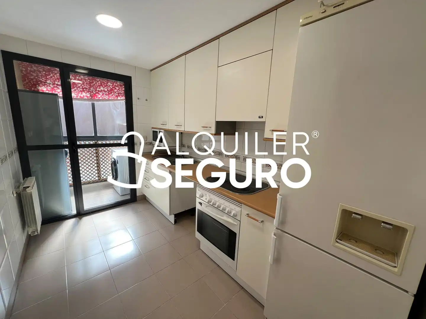 Cuina de Pis de lloguer en Madrid amb Aire condicionat, Calefacció i Traster