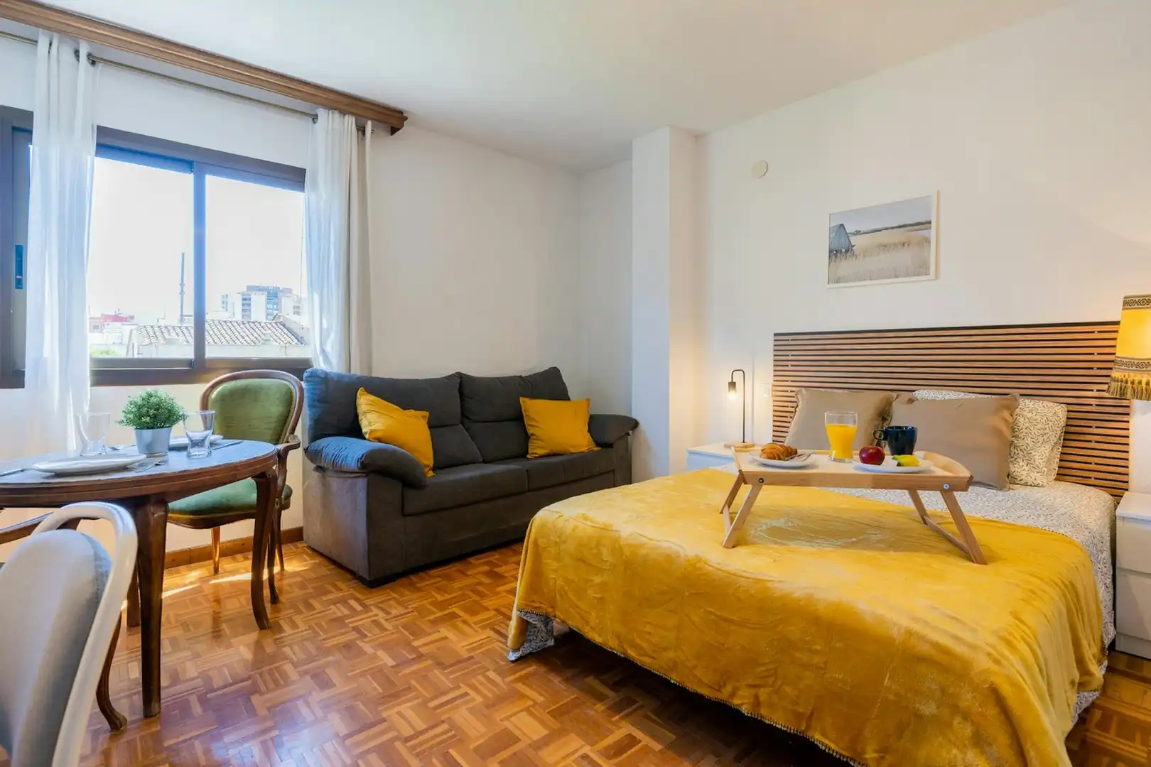 Schlafzimmer von Wohnung zur untervermieten in Valencia mit Möbliert, Waschmaschine und Fernseher