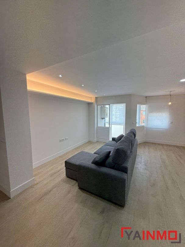 Sala d'estar de Pis en venda en Vitoria - Gasteiz amb Calefacció, Parquet i Terrassa