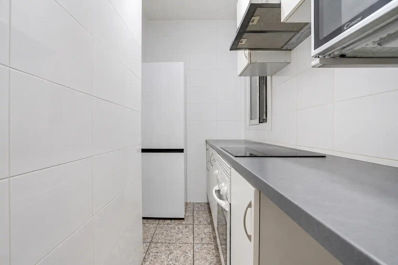 Cuina de Local en venda en L'Hospitalet de Llobregat amb Moblat