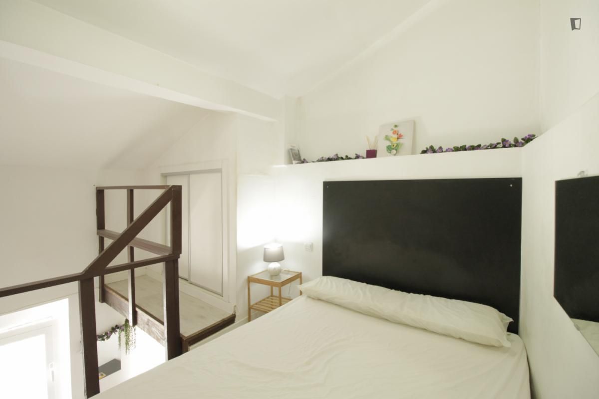Study to rent in Valdeacederas