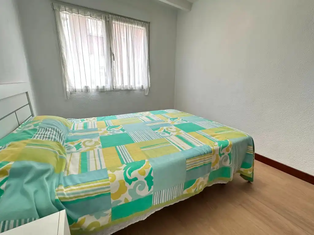 Habitación de Piso en venta en Gijón  con Parquet, Amueblado y Lavadora