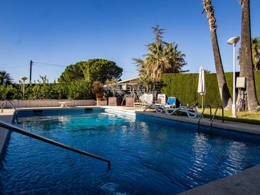 Villa con piscina in vendita a Petrer