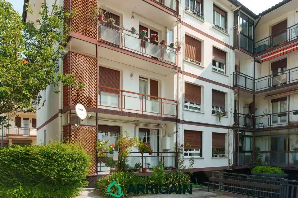 Außenansicht von Wohnung zum Verkauf in Hernani mit Heizung, Terrasse und Alarm