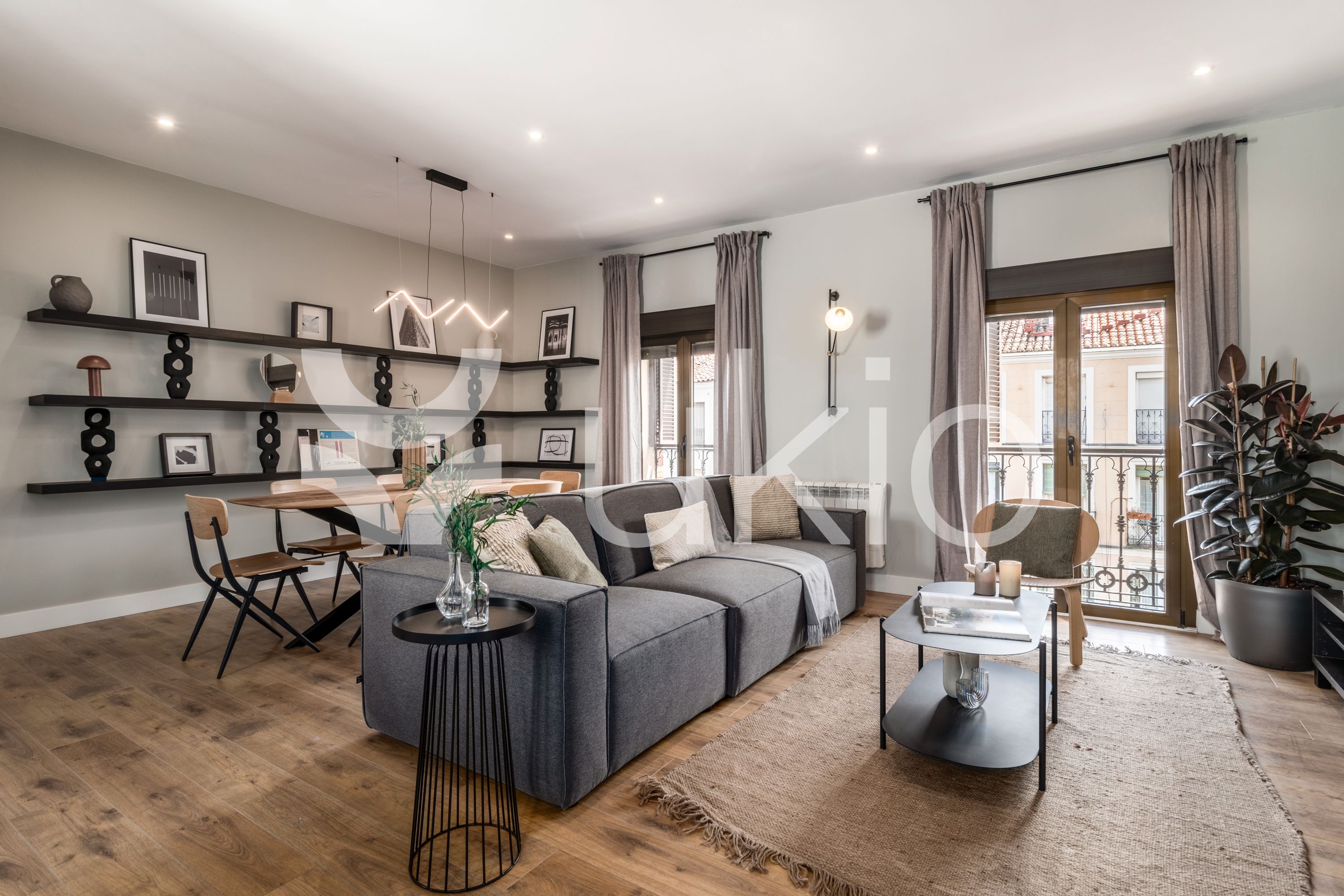 Sala d'estar de Apartament de lloguer en  Madrid Capital amb Aire condicionat, Calefacció i Moblat