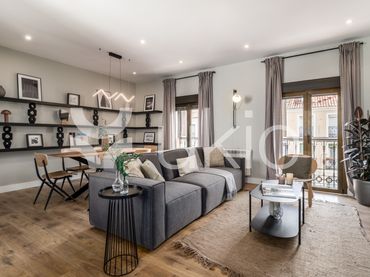 Apartment with lift to rent in Calle de Bailén
