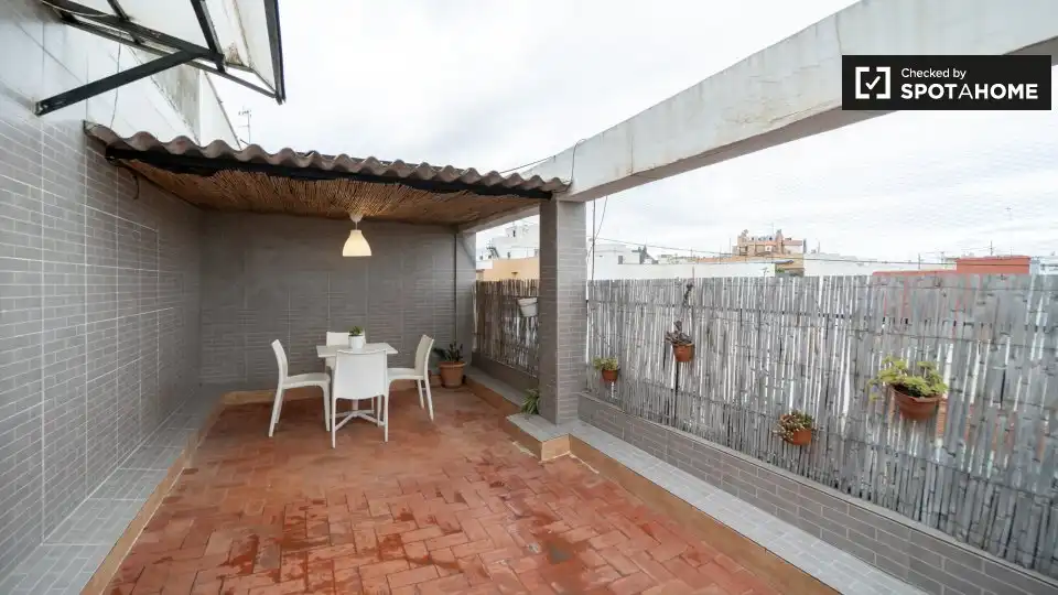 Terrassa de Pis de lloguer en Valencia amb Aire condicionat, Calefacció i Moblat