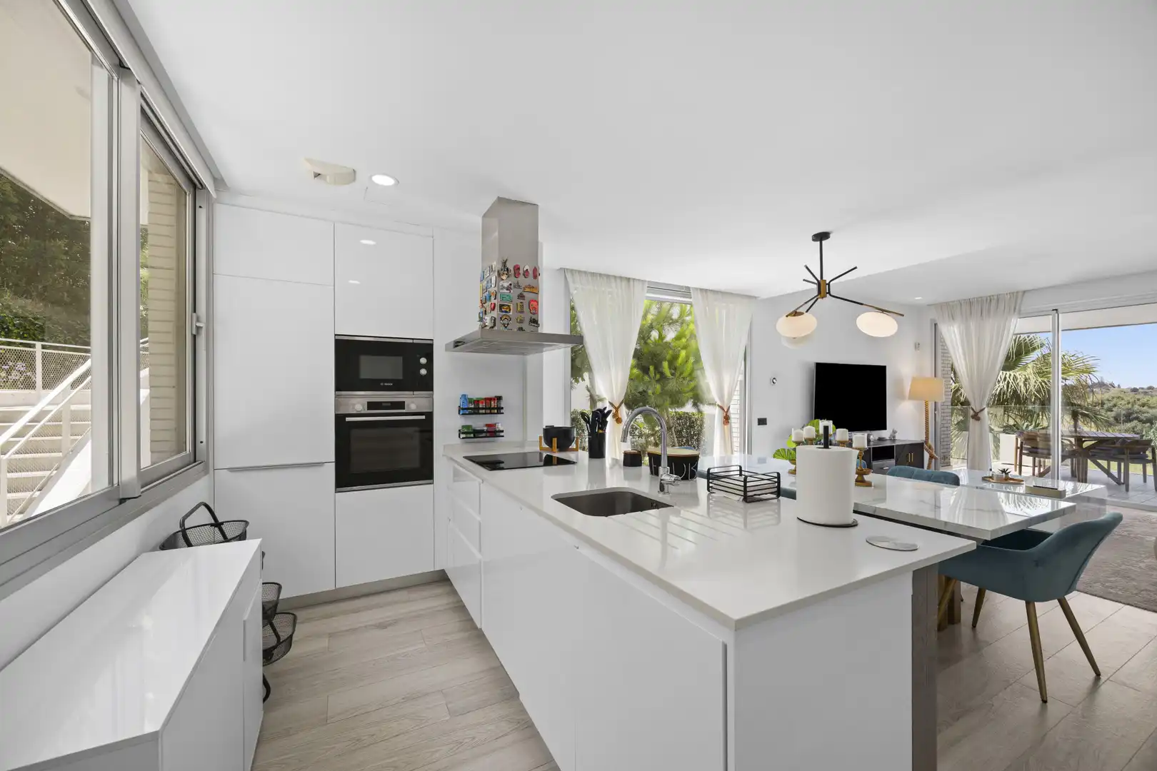 Küche von Einfamilien-Reihenhaus zum Verkauf in Estepona mit Klimaanlage, Terrasse und Schwimmbad