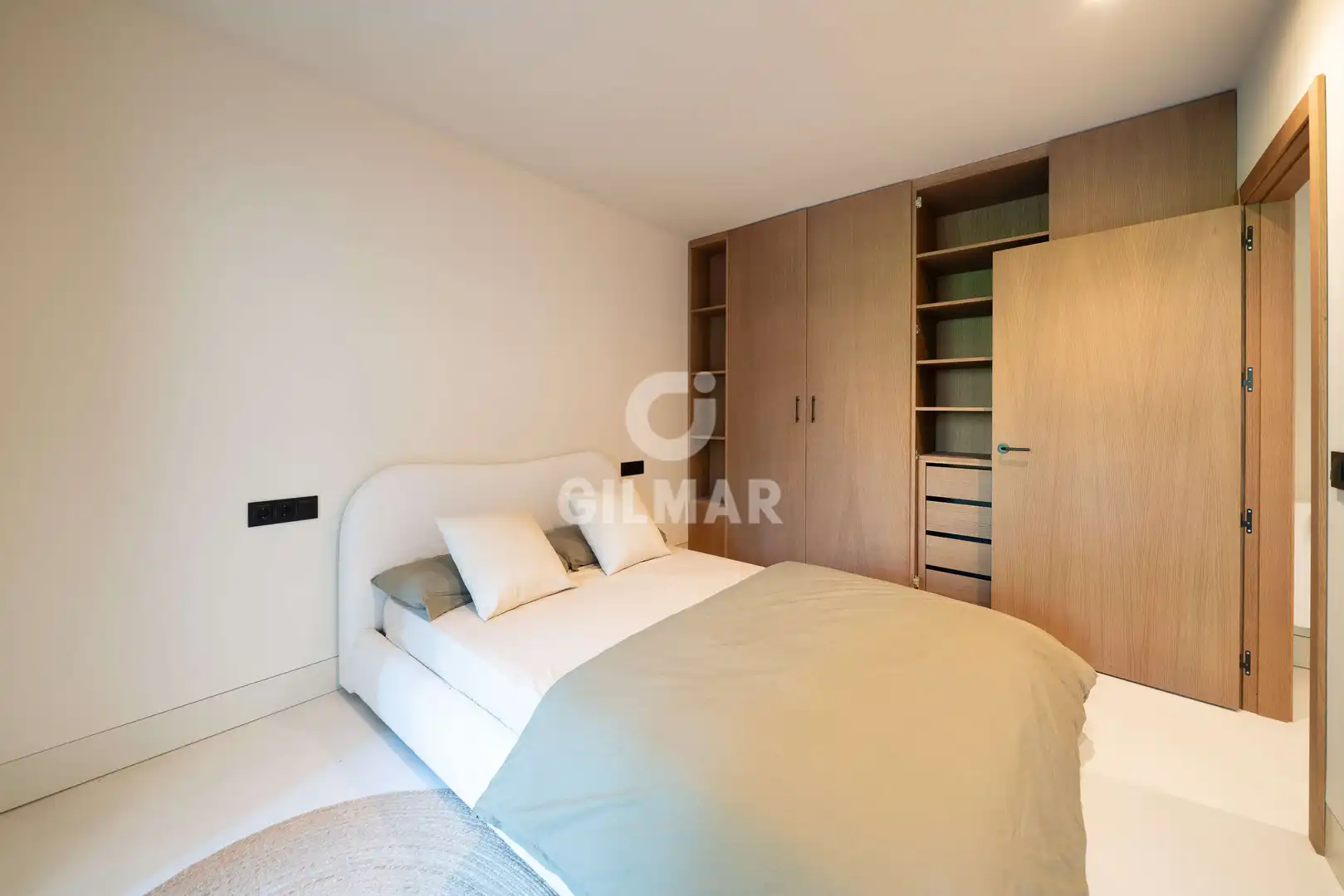 Bedroom of Flat for sale in Madrid  with Heating, Furnished and Balcony