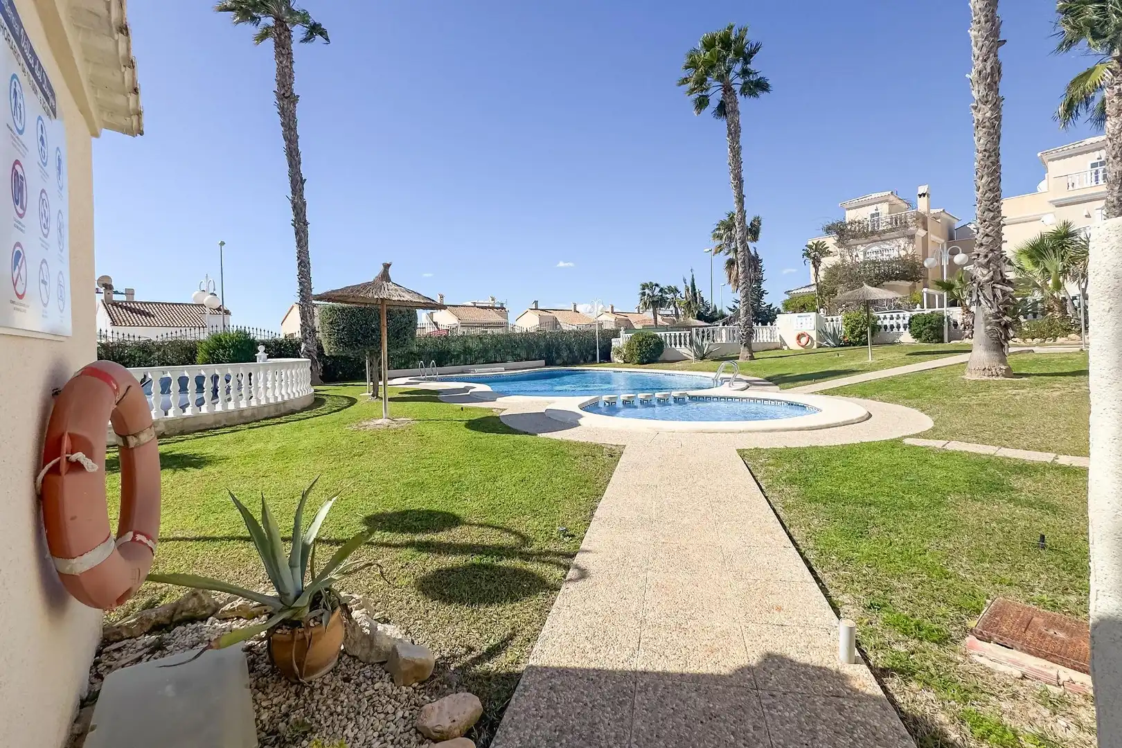 Piscina de Casa o xalet en venda en Orihuela amb Aire condicionat, Calefacció i Jardí privat