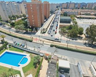 Vista exterior de Pis en venda en Alicante / Alacant amb Jardí privat, Terrassa i Piscina comunitària