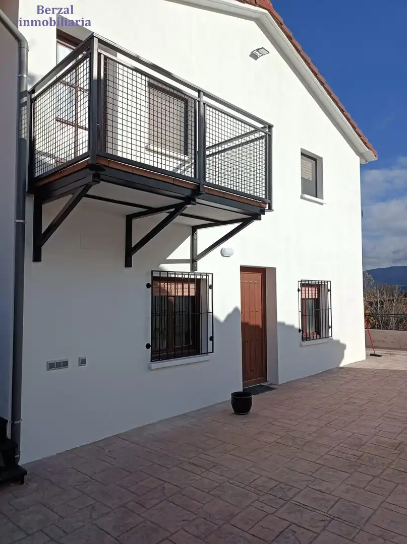 Terrassa de Casa o xalet en venda en Matute amb Terrassa, Moblat i Balcó