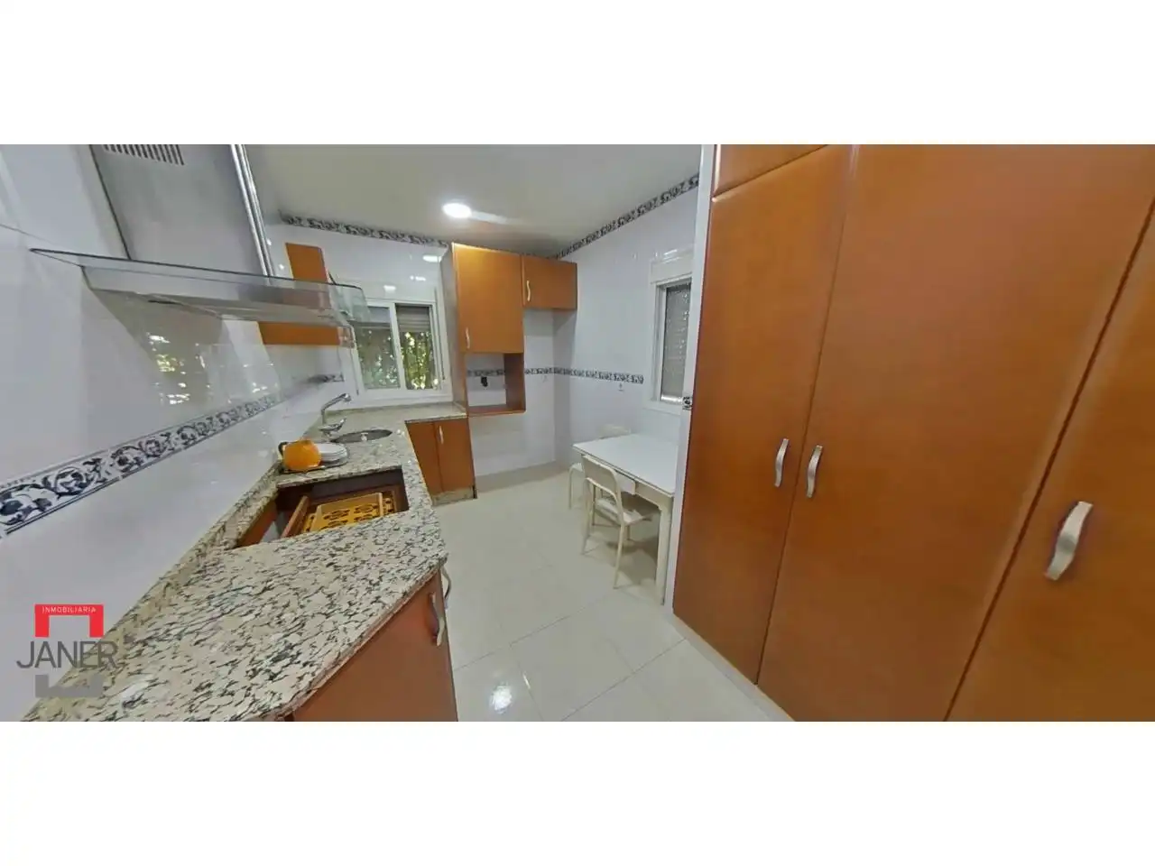 Cuina de Casa o xalet en venda en Tomares amb Aire condicionat, Jardí privat i Terrassa