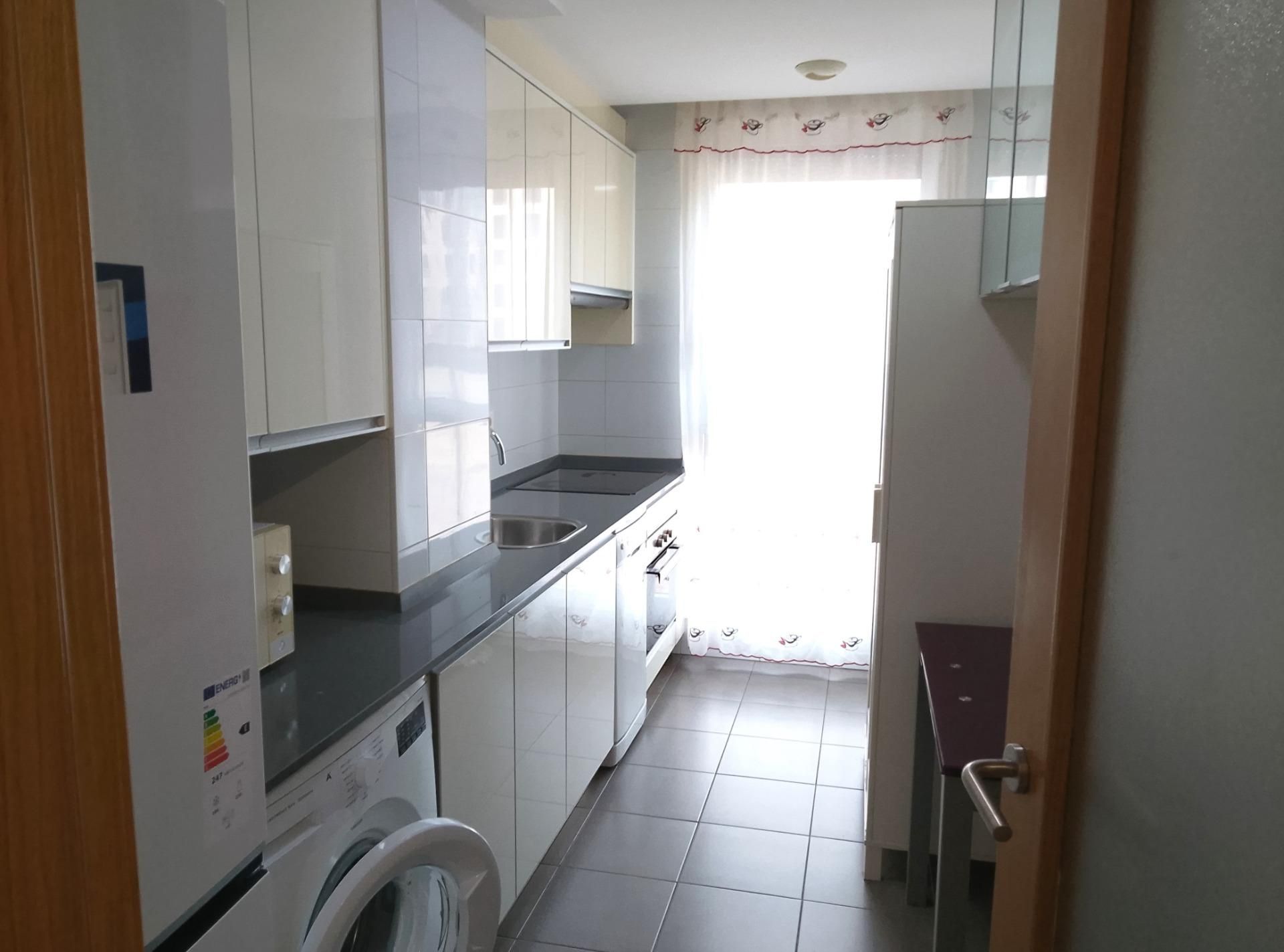 Cuina de Apartament de lloguer en Burgos Capital amb Calefacció
