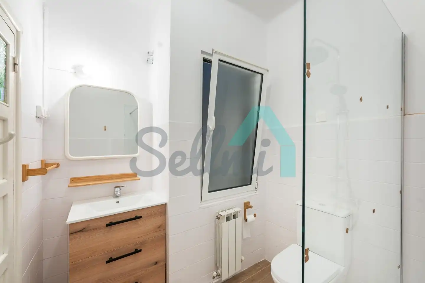 Baño de Piso de alquiler en Oviedo  con Calefacción y Amueblado