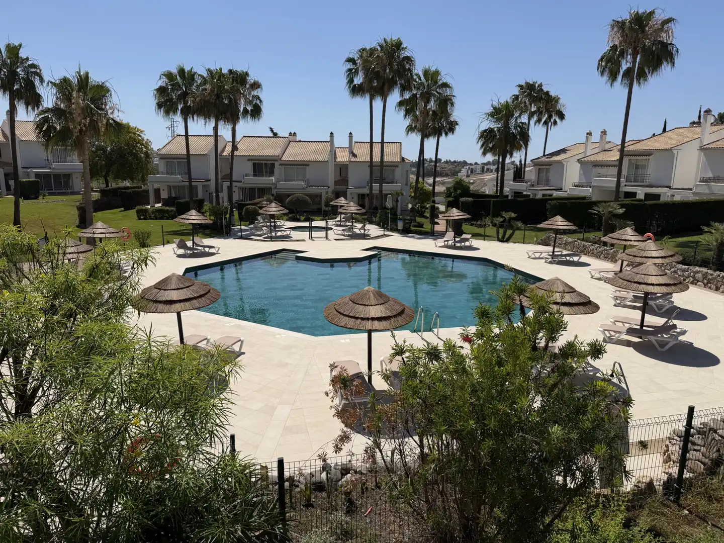 Piscina de Casa adosada en venta en Benahavís con Aire acondicionado, Terraza y Piscina