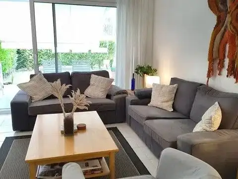 Wohnzimmer von Wohnungen zum Verkauf in Pals mit Heizung, Privatgarten und Terrasse